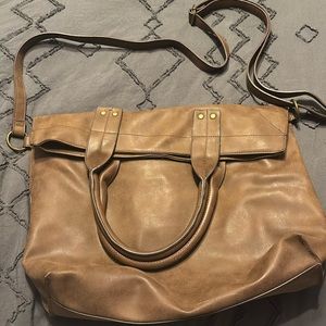 Fold over satchel purse with adjustable strap. Button closure, 2 zippers pockets